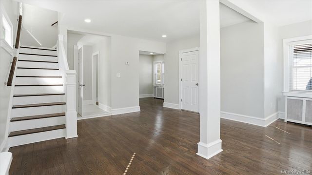 25 Mayfair Avenue, Floral Park, NY 11001