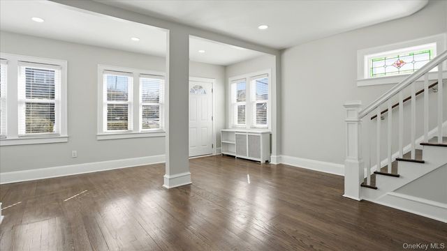 25 Mayfair Avenue, Floral Park, NY 11001