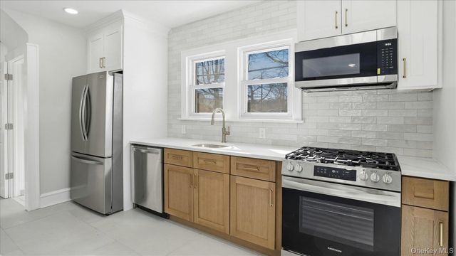 25 Mayfair Avenue, Floral Park, NY 11001