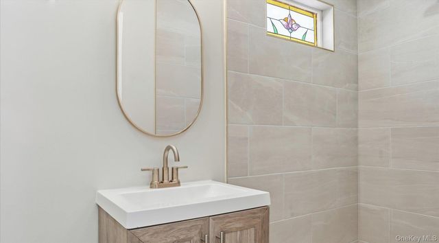 25 Mayfair Avenue, Floral Park, NY 11001