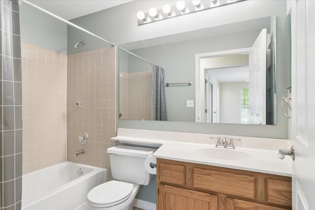 501 Grosse Pointe Circle, Vernon Hills, IL 60061