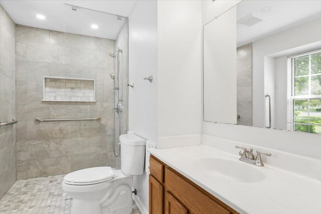 501 Grosse Pointe Circle, Vernon Hills, IL 60061