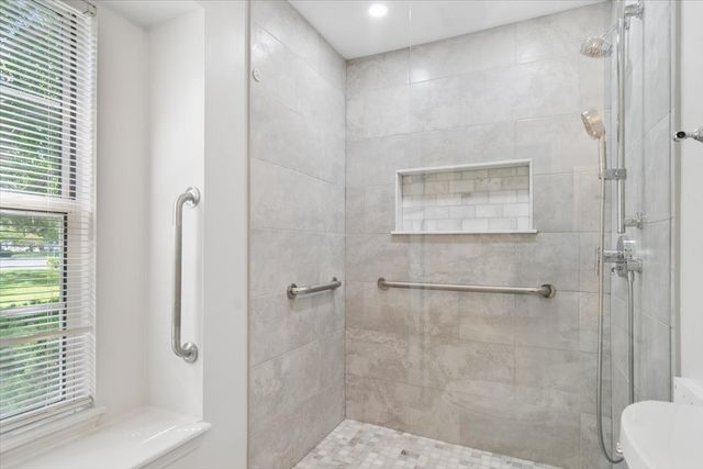 501 Grosse Pointe Circle, Vernon Hills, IL 60061