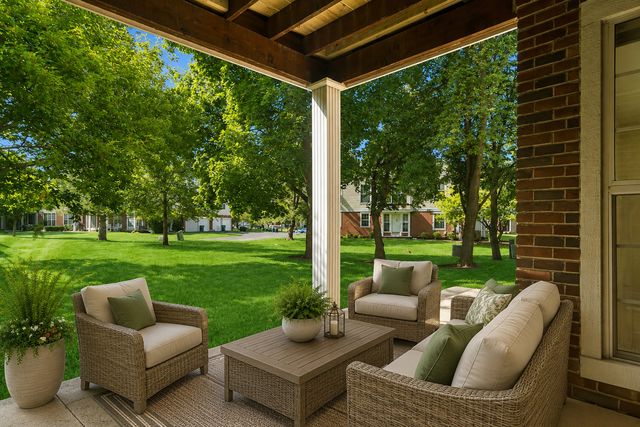 501 Grosse Pointe Circle, Vernon Hills, IL 60061