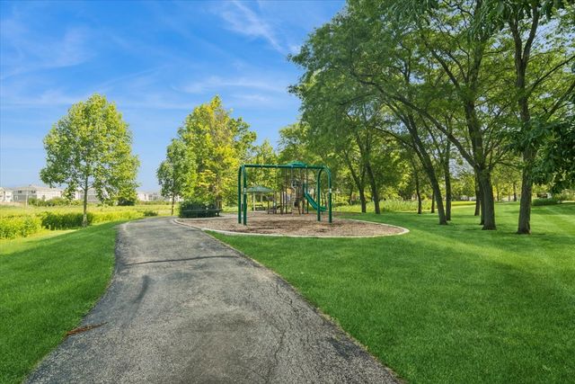 501 Grosse Pointe Circle, Vernon Hills, IL 60061