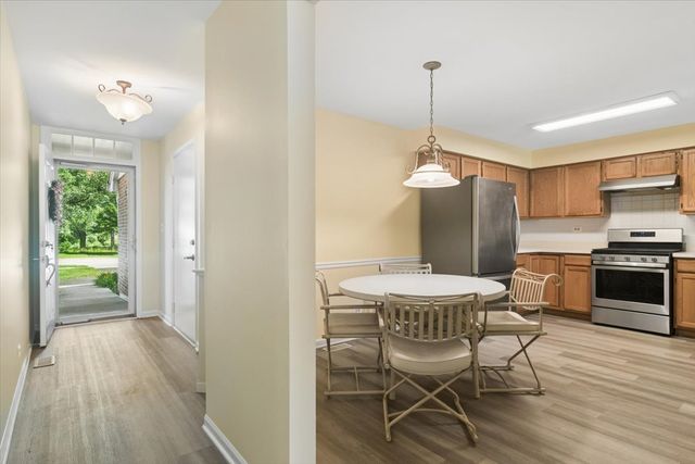 501 Grosse Pointe Circle, Vernon Hills, IL 60061