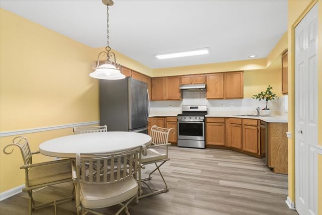 501 Grosse Pointe Circle, Vernon Hills, IL 60061