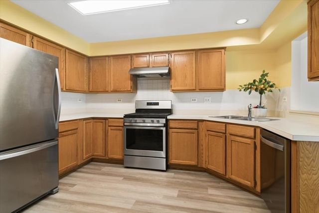 501 Grosse Pointe Circle, Vernon Hills, IL 60061