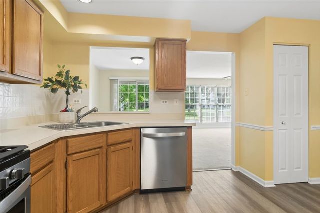 501 Grosse Pointe Circle, Vernon Hills, IL 60061