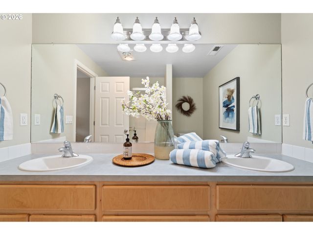 913 Nw 146TH St, Vancouver, WA 98685