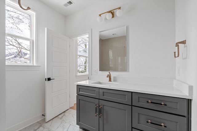 1037 Mitchell Rd B, Nashville, TN 37206