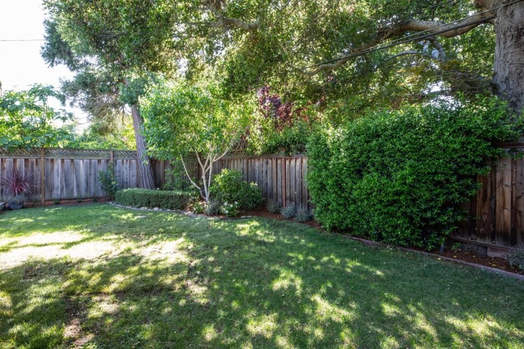 Image 16 of property listing at 1033 Oakland Avenue, Menlo Park, CA 94025