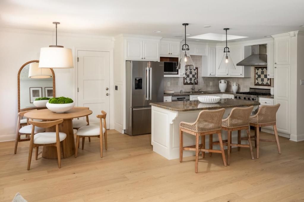 Image 3 of property listing at 1033 Oakland Avenue, Menlo Park, CA 94025