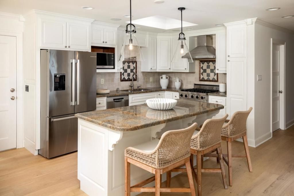 Image 4 of property listing at 1033 Oakland Avenue, Menlo Park, CA 94025