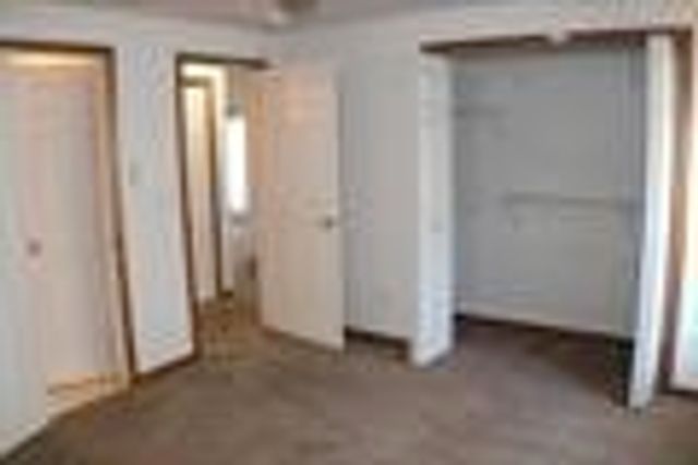 530 Iris Ave, Tiffin, IA 52340