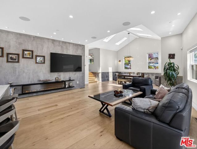 2806 Manhattan Avenue, La Crescenta, CA 91214