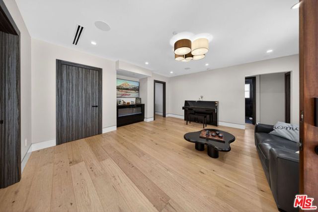 2806 Manhattan Avenue, La Crescenta, CA 91214