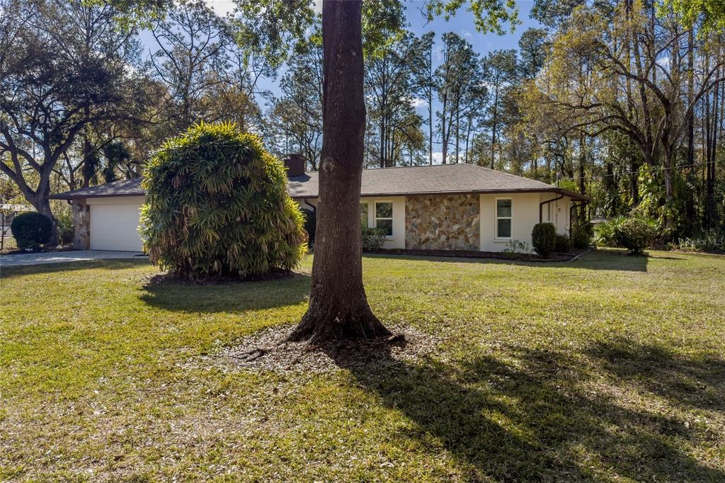 Image 11 of property listing at 10617 FOREST RUN DRIVE, Bradenton, FL 34211