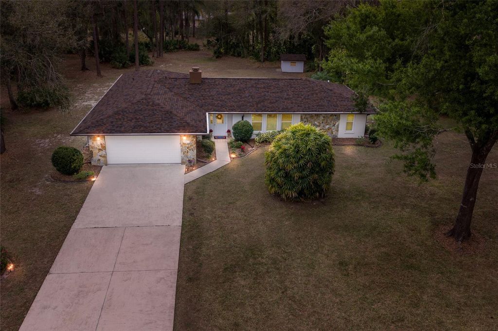 Image 12 of property listing at 10617 FOREST RUN DRIVE, Bradenton, FL 34211