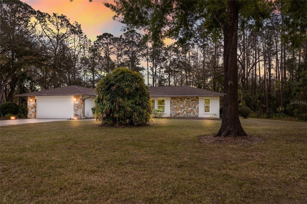 Image 13 of property listing at 10617 FOREST RUN DRIVE, Bradenton, FL 34211