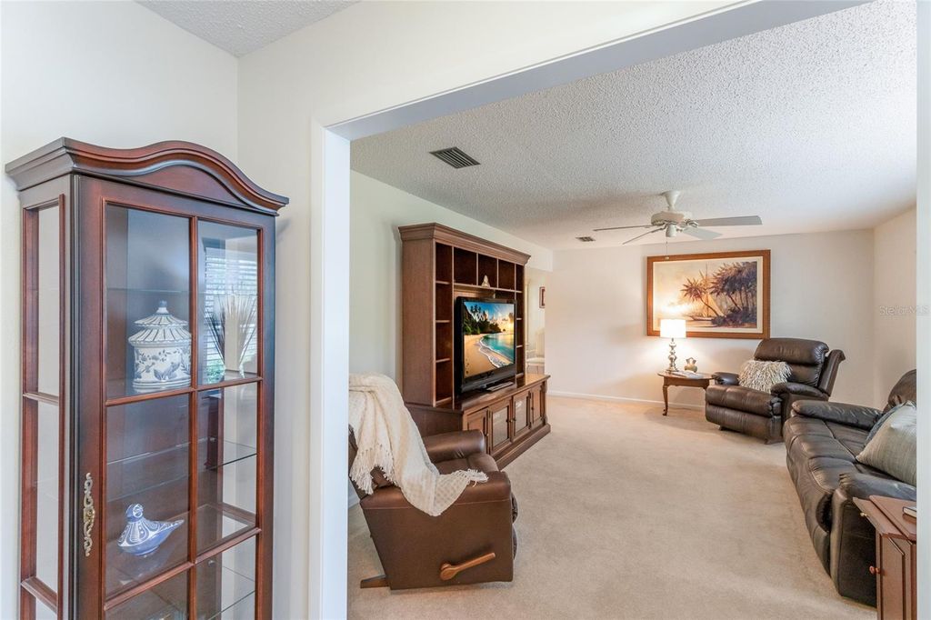 Image 15 of property listing at 10617 FOREST RUN DRIVE, Bradenton, FL 34211