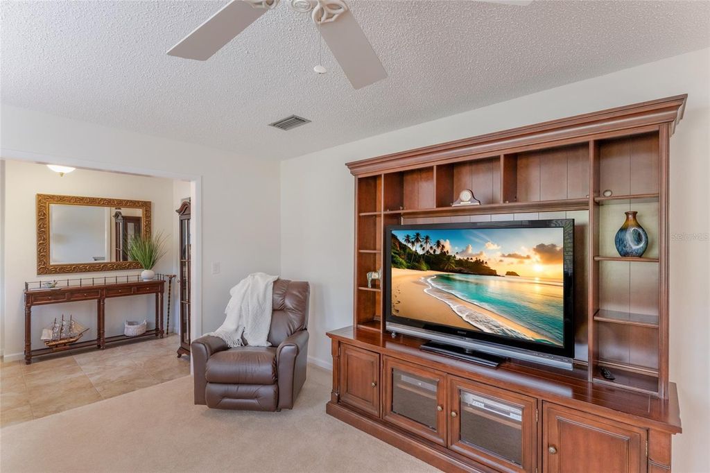 Image 17 of property listing at 10617 FOREST RUN DRIVE, Bradenton, FL 34211