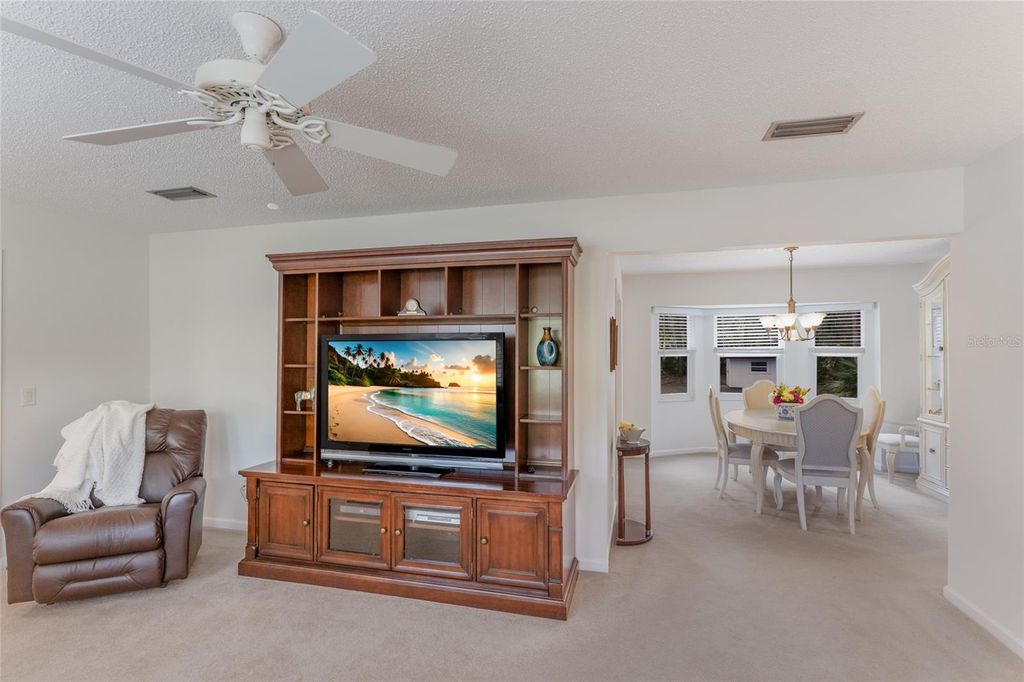 Image 19 of property listing at 10617 FOREST RUN DRIVE, Bradenton, FL 34211