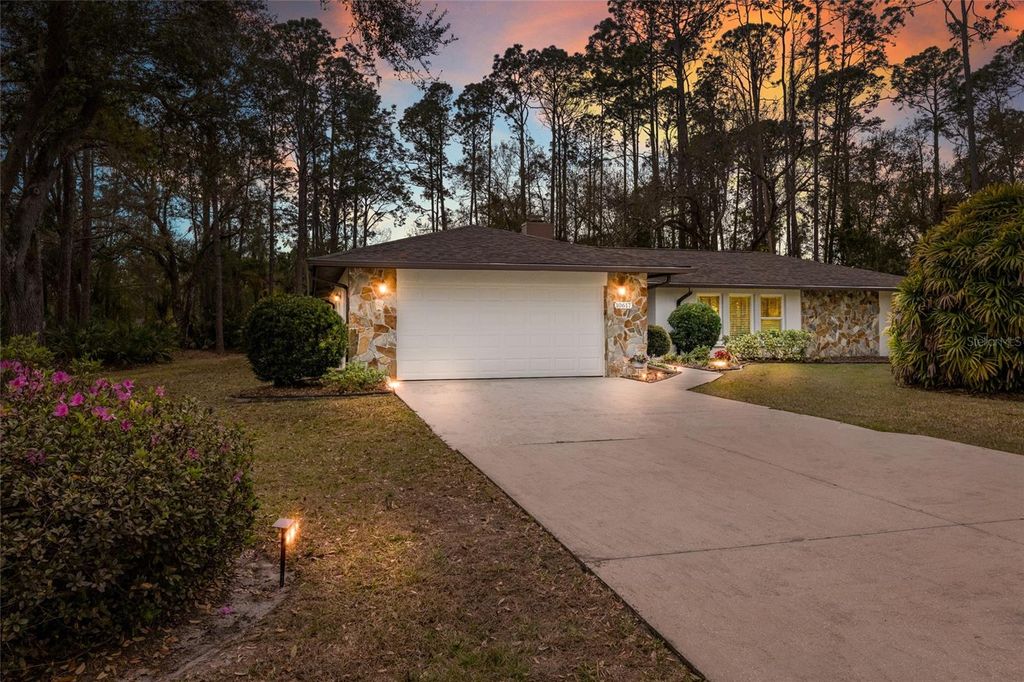 Image 3 of property listing at 10617 FOREST RUN DRIVE, Bradenton, FL 34211