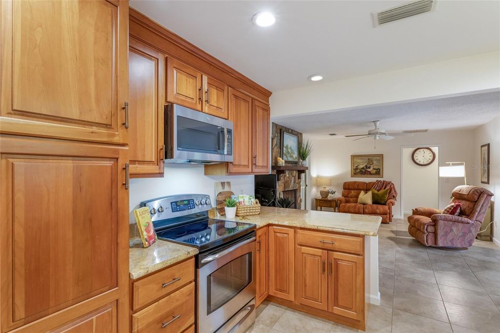 Image 26 of property listing at 10617 FOREST RUN DRIVE, Bradenton, FL 34211