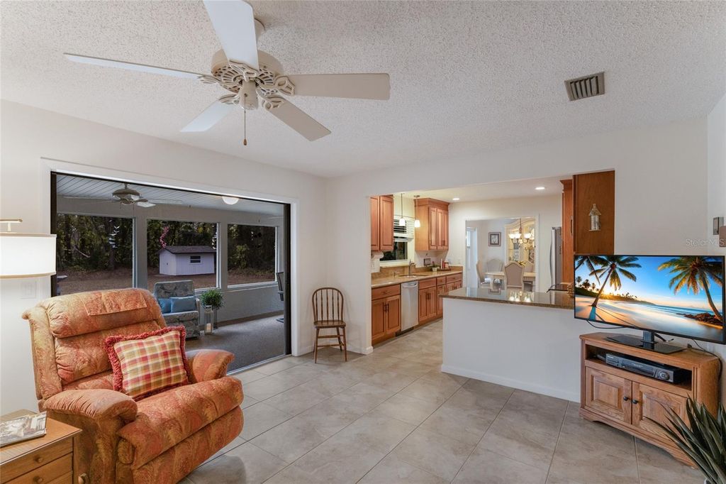 Image 27 of property listing at 10617 FOREST RUN DRIVE, Bradenton, FL 34211