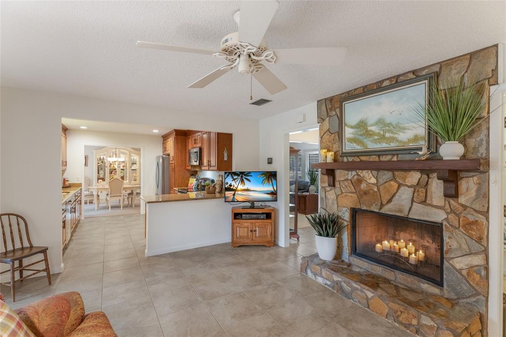 Image 28 of property listing at 10617 FOREST RUN DRIVE, Bradenton, FL 34211