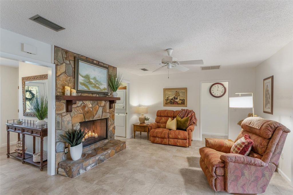 Image 29 of property listing at 10617 FOREST RUN DRIVE, Bradenton, FL 34211