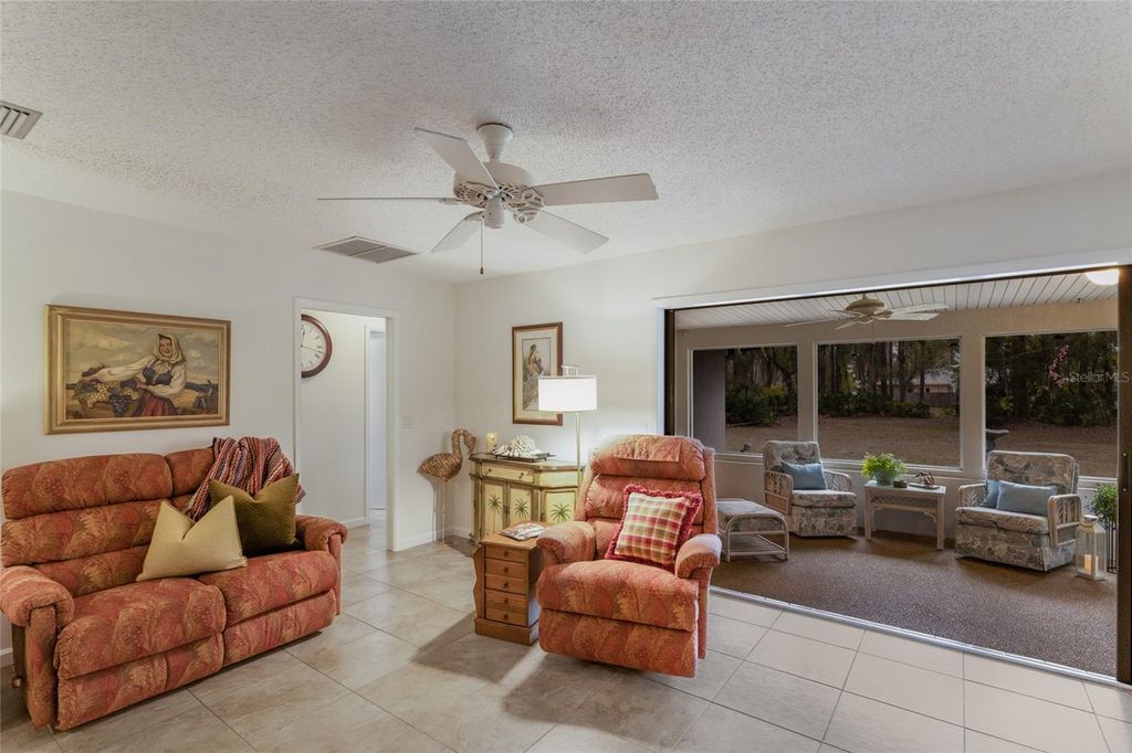 Image 30 of property listing at 10617 FOREST RUN DRIVE, Bradenton, FL 34211