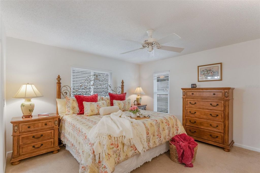 Image 36 of property listing at 10617 FOREST RUN DRIVE, Bradenton, FL 34211