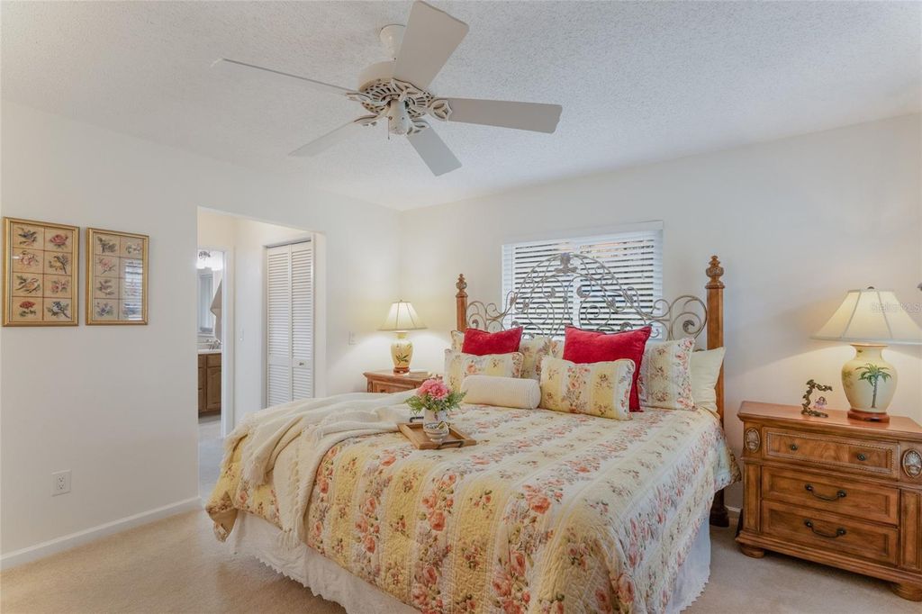 Image 37 of property listing at 10617 FOREST RUN DRIVE, Bradenton, FL 34211