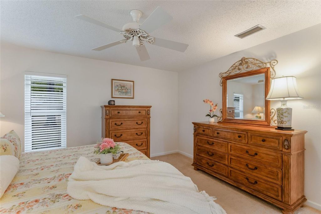 Image 38 of property listing at 10617 FOREST RUN DRIVE, Bradenton, FL 34211