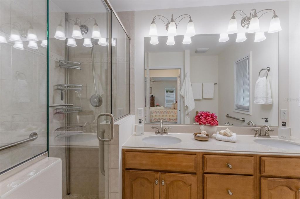 Image 39 of property listing at 10617 FOREST RUN DRIVE, Bradenton, FL 34211