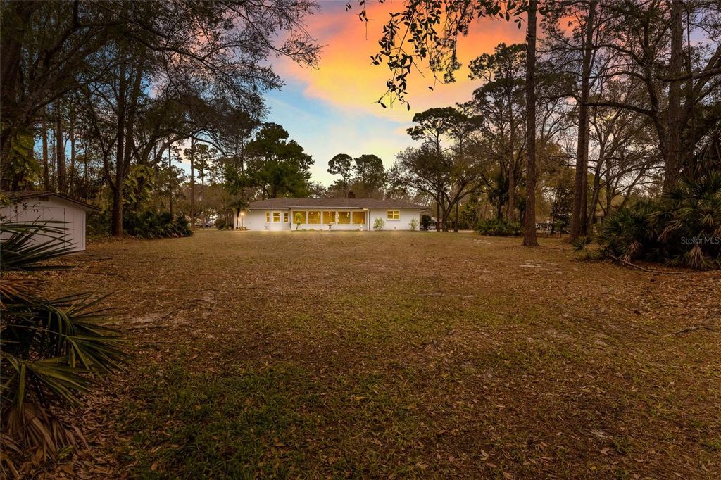 Image 5 of property listing at 10617 FOREST RUN DRIVE, Bradenton, FL 34211