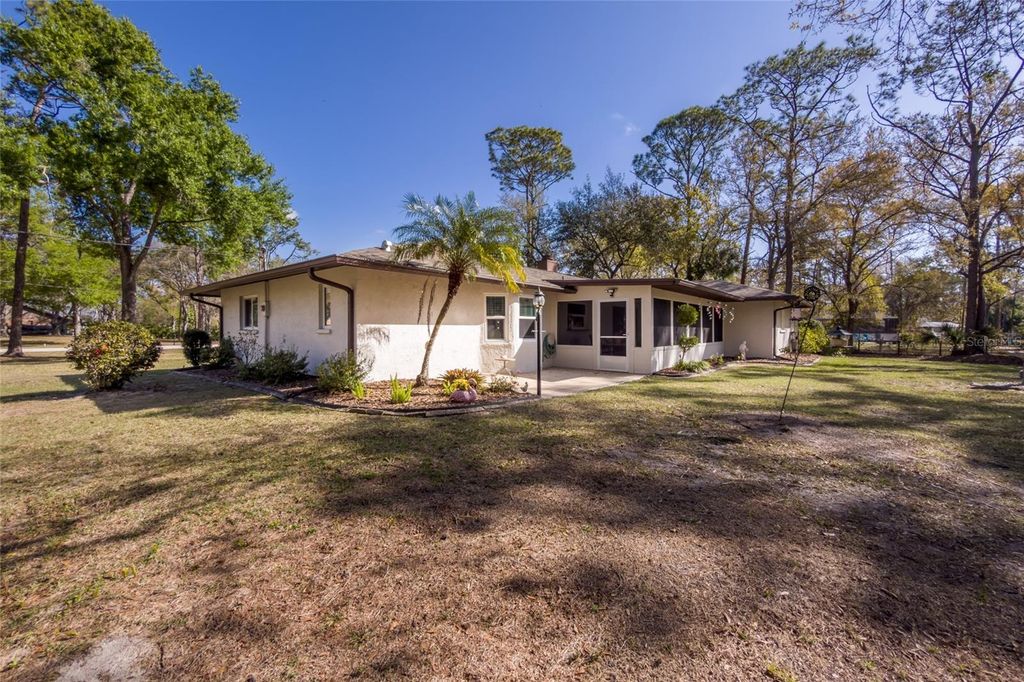 Image 49 of property listing at 10617 FOREST RUN DRIVE, Bradenton, FL 34211