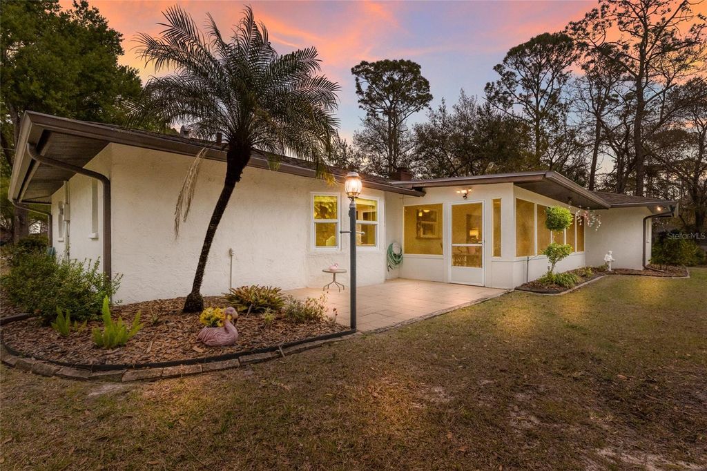 Image 6 of property listing at 10617 FOREST RUN DRIVE, Bradenton, FL 34211