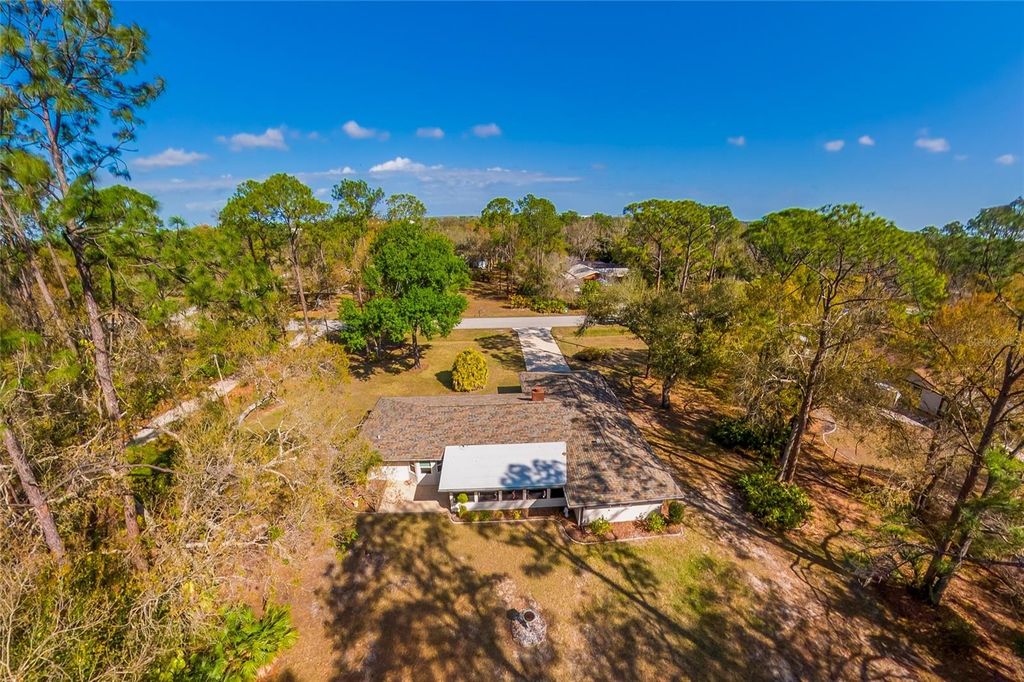 Image 54 of property listing at 10617 FOREST RUN DRIVE, Bradenton, FL 34211