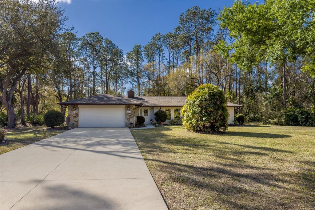 Image 7 of property listing at 10617 FOREST RUN DRIVE, Bradenton, FL 34211