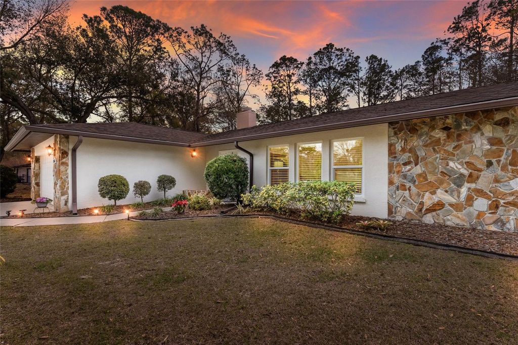 Image 10 of property listing at 10617 FOREST RUN DRIVE, Bradenton, FL 34211