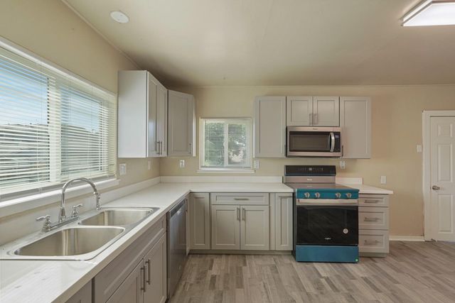 1803 Milton St, Stockton, CA 95205