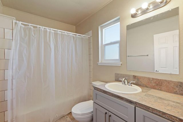 1803 Milton St, Stockton, CA 95205