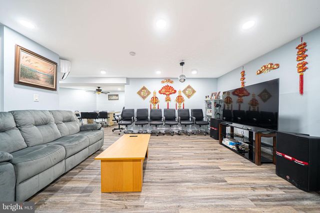 2672 HONEYSUCKLE LN, Philadelphia, PA 19116
