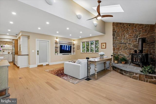 6317 POE RD, Bethesda, MD 20817