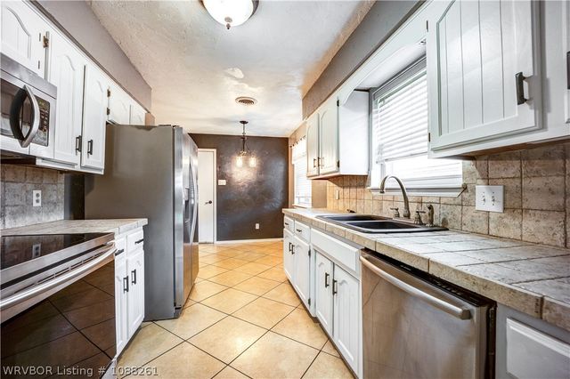 9016 Skypark Drive, Fort Smith, AR 72903