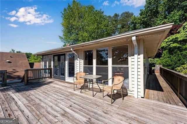 6381 Lakeview Drive, Buford, GA 30518