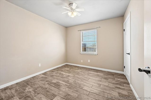 1212 S A Street, Skiatook, OK 74070